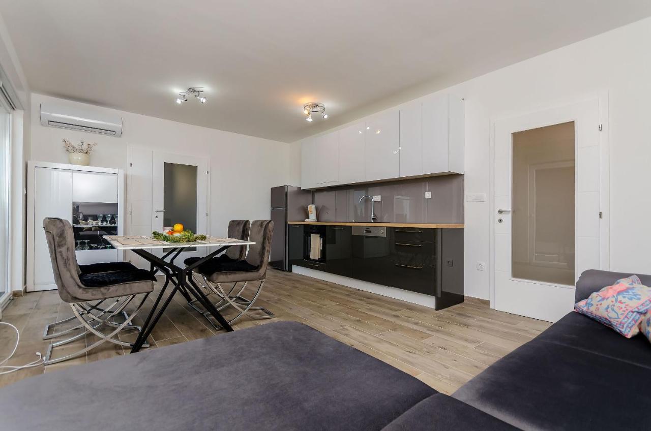 Apartment Rozalia Trogir Exteriör bild